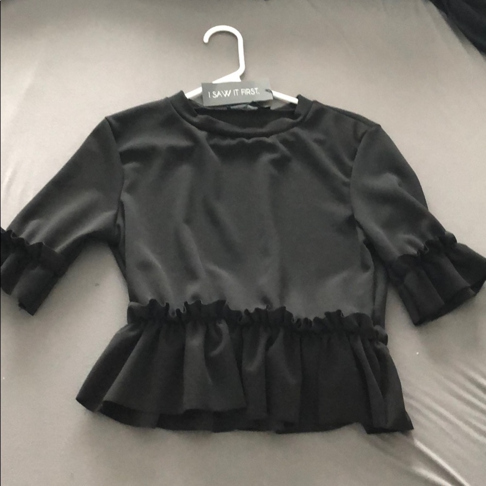 Frill hem short sleeve top- black